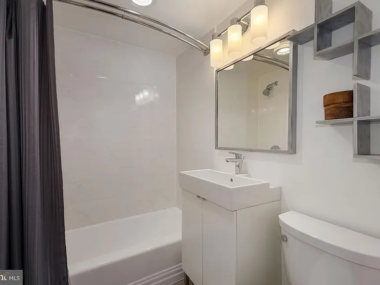 10201 Grosvenor Pl #712 — Photo 9