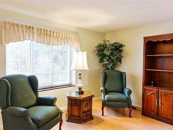 4th image of 125 Opal Dr