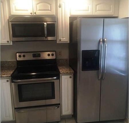 5th image of 425 SE 11th Ter APT 106