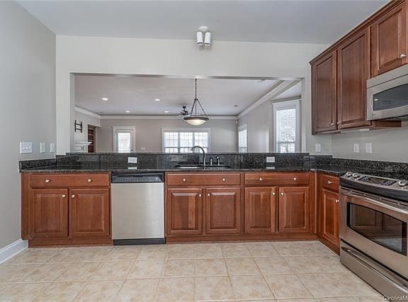5th image of 802 Cattaloochee Ln