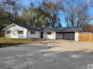 1705 E Avenue A, Hooks, TX 75561