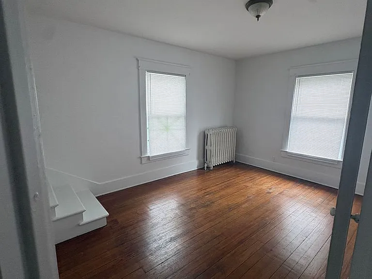 1441 W Wood St — Photo 8