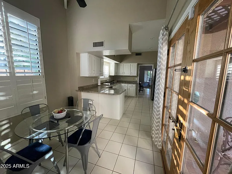 5521 E Paradise Dr — Photo 13