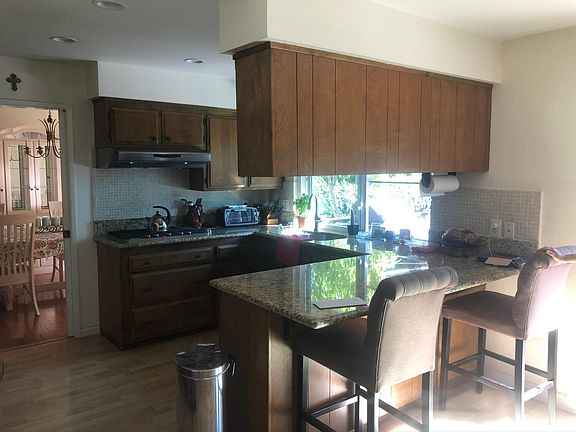 4th image of 4924 Hollycrest Way