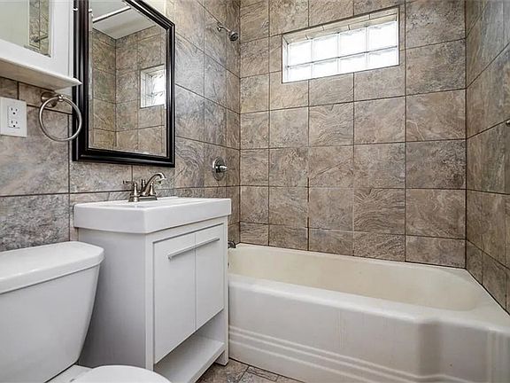 3rd image of 1433 SW Lincoln St #18433526