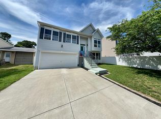 692 205th St, Pasadena, MD 21122