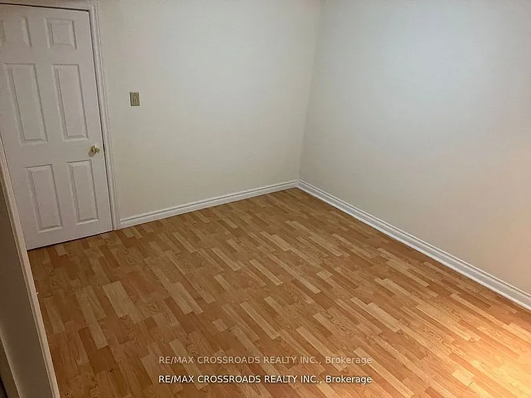 27 Bobolink Ave — Photo 4