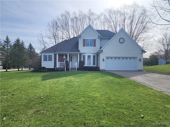 10 Midway Dr, Orchard Park, NY 14127