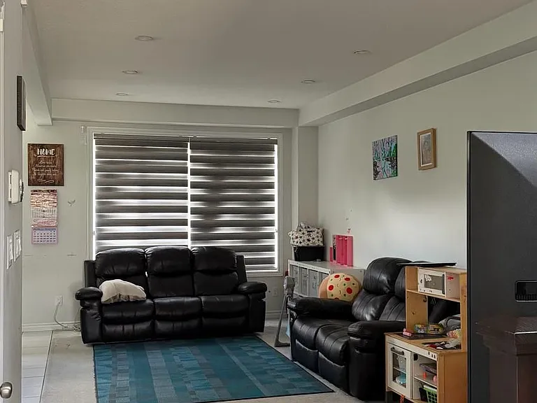 6 Gleason Cres — Photo 2