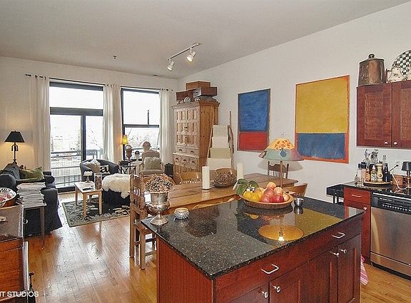 5th image of 2 S Leavitt St Unit 303