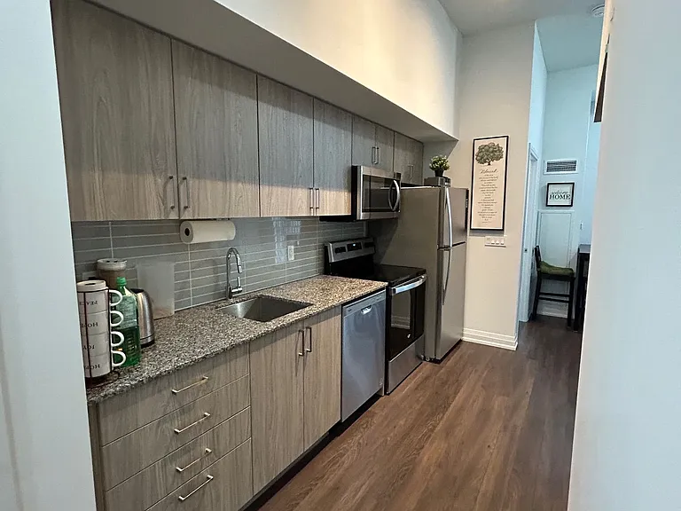 20 Meadowglen Pl E #822 — Photo 25