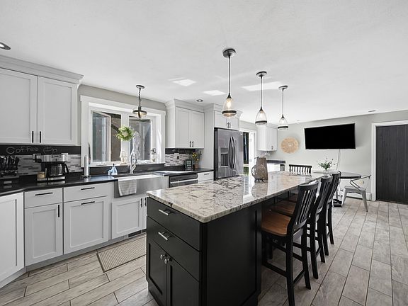 2nd image of 21 Stoney Brook Road