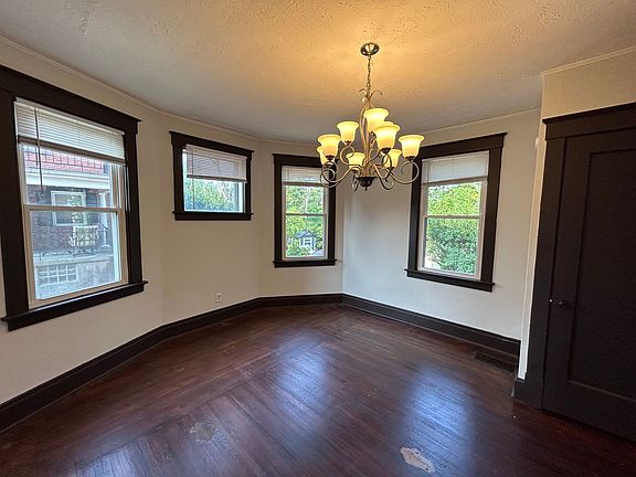 4th image of 3211 Glenmore Ave