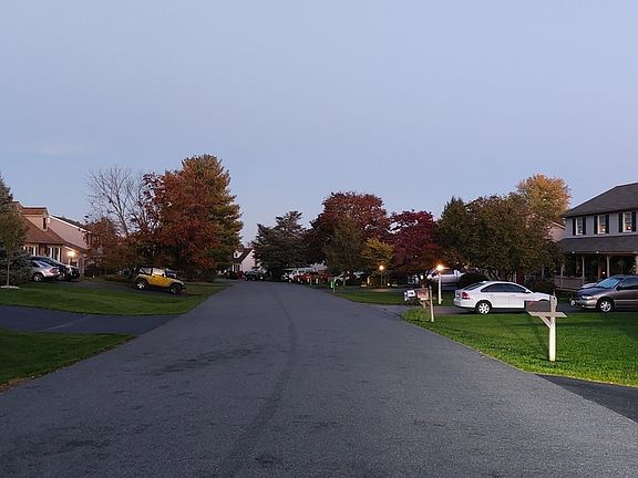 5th image of 102 E Manor Dr