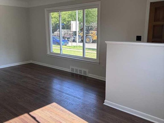 2nd image of 28739 Grandon St