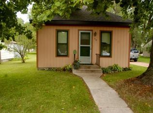 710 10th St, Waupaca, WI 54981