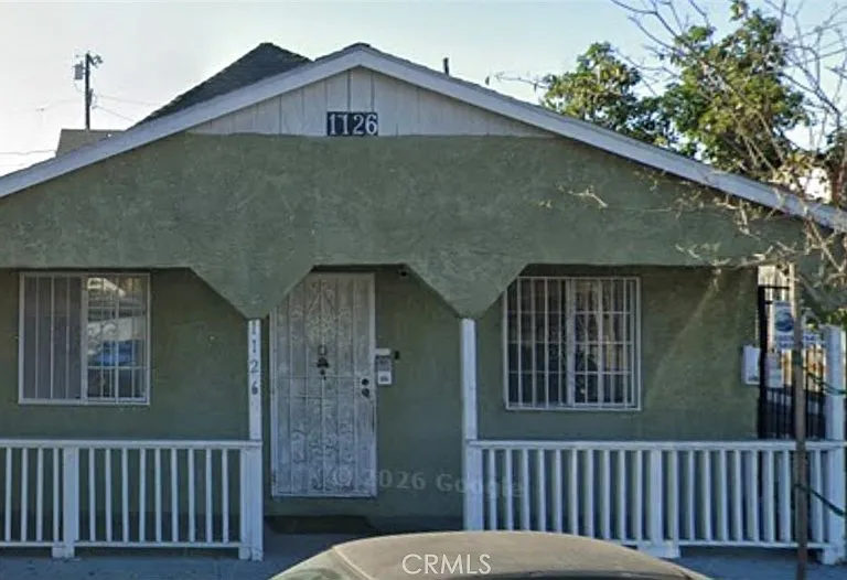 1124 E 40th Pl — Photo 1