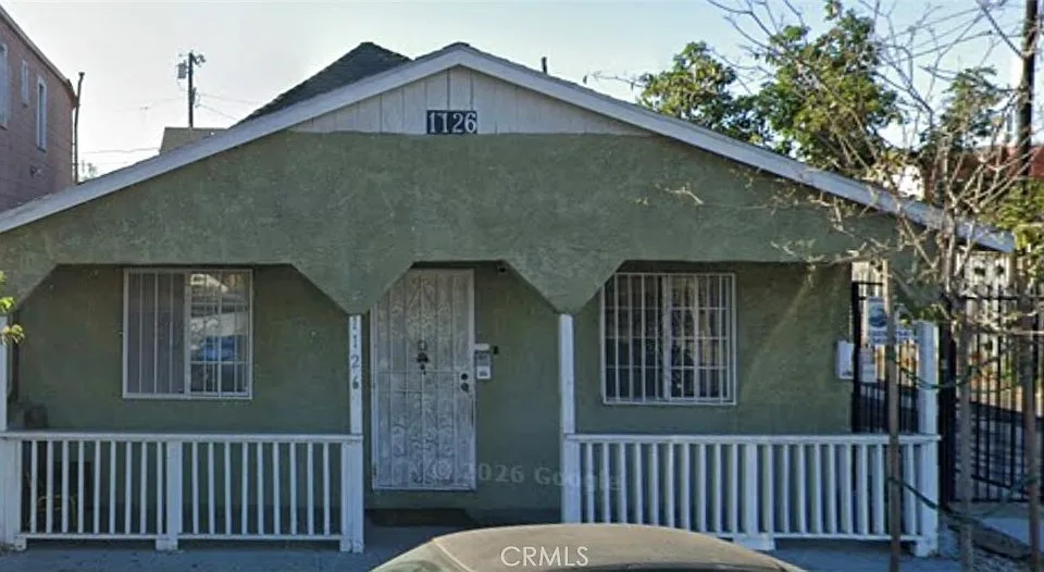 1124 E 40th Pl