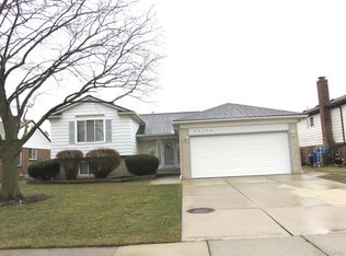 38336 Fairfield Dr, Sterling Heights, MI