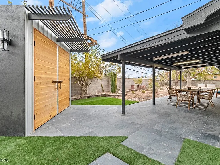 1621 Franklin Ave — Photo 24