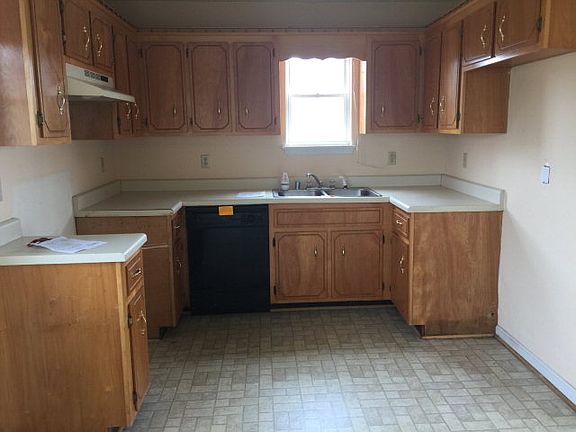 3rd image of 308 Ashley St