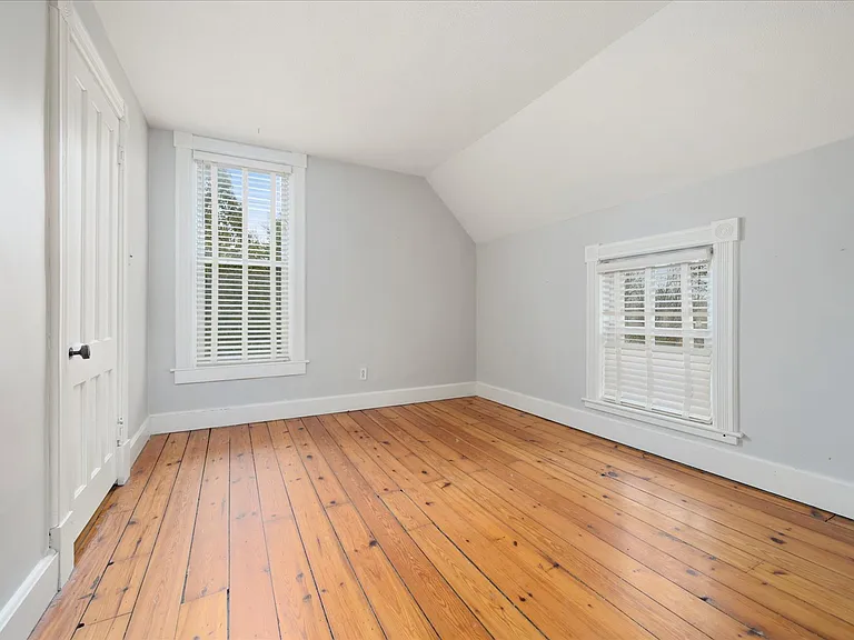 139 College St — Photo 38