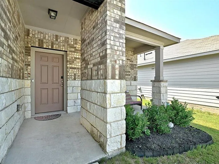 3705 Conyers Ln — Photo 3