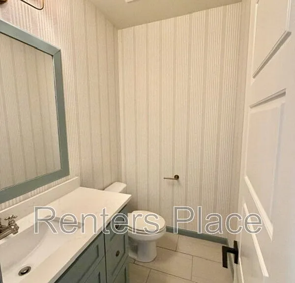 803 E Delmar Pl — Photo 5