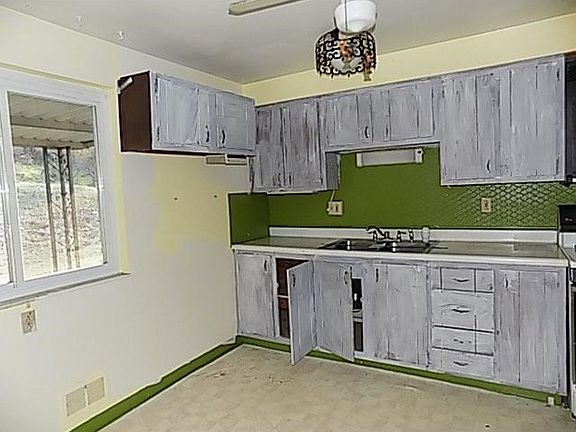 5th image of 154 Selvin Dr