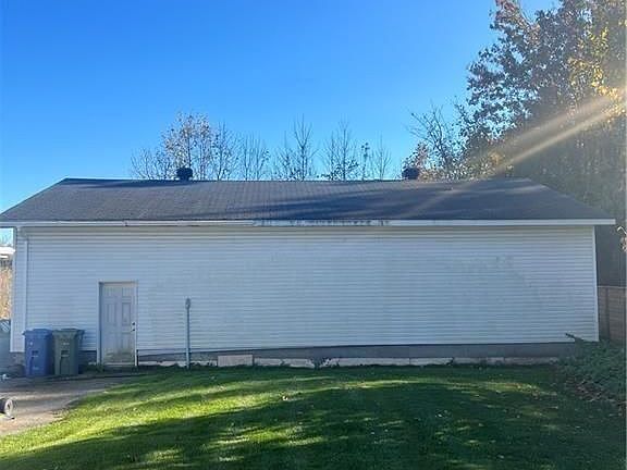 3rd image of 4670 Fallowfield Rd
