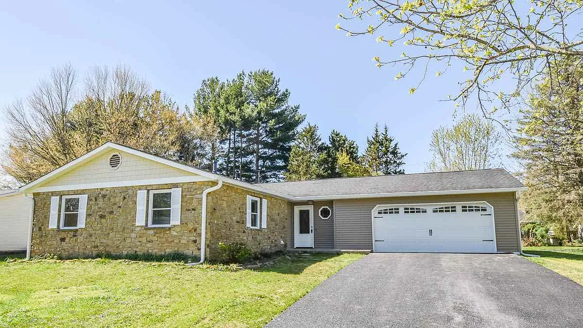 4320 E Walpole Ln photo 1