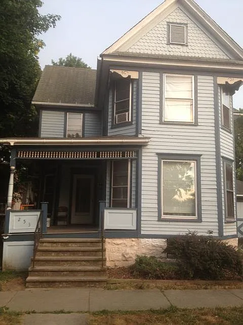 253 W Hudson St photo 1