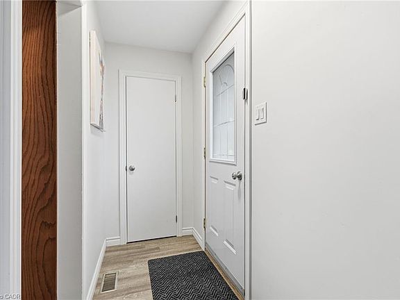 5th image of 27 Blenheim Dr