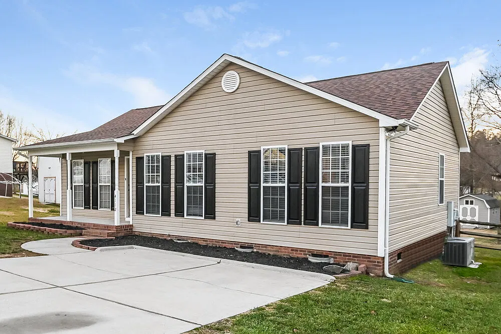 3 bed, 2.0 bath, 1182 sqft, $1,910 — Photo 3