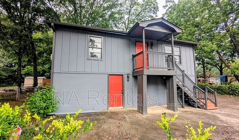 1772 Martin Pl SE #B — Photo 1