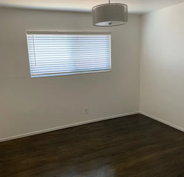 528 Adrienne Dr — Photo 9