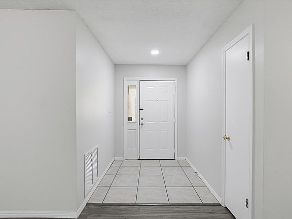 5th image of 761 Lupine Ln