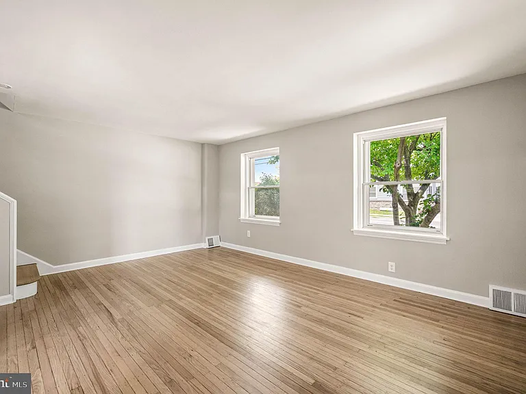 1024 W Bridge St — Photo 11