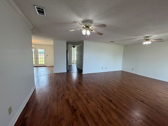 3rd image of 1141 McKnight Rd