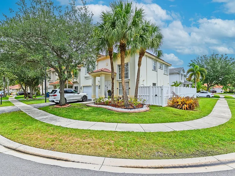 101 Gables Blvd — Photo 27