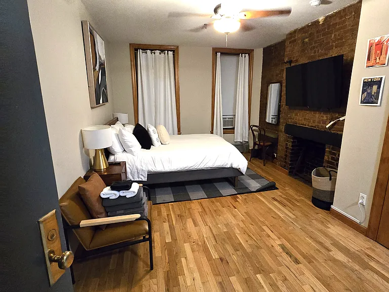 407 W 39th St #W3B — Photo 4