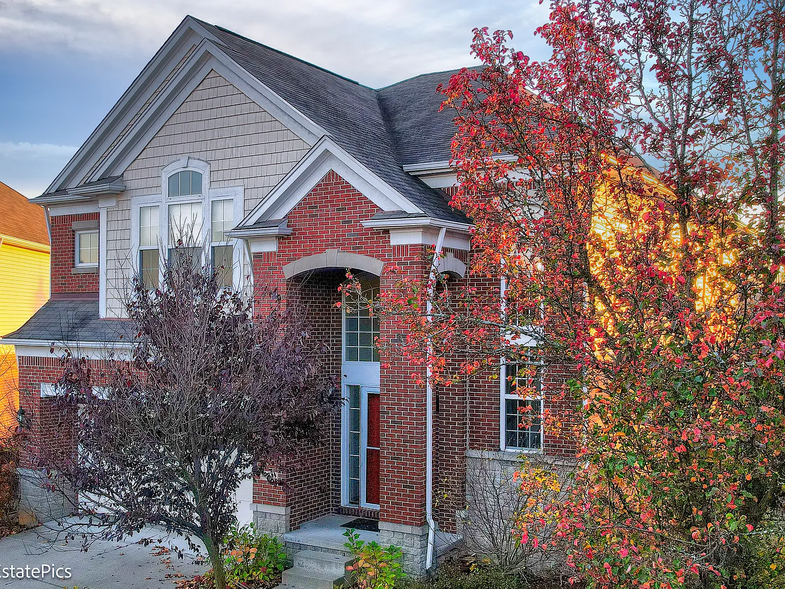 4 bed, 2.5 bath, 2654 sqft, $3,995 — Photo 4