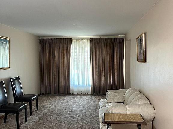 4th image of 2316 W 80th Pl