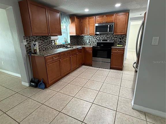 3rd image of 7325 IVANHOE DRIVE