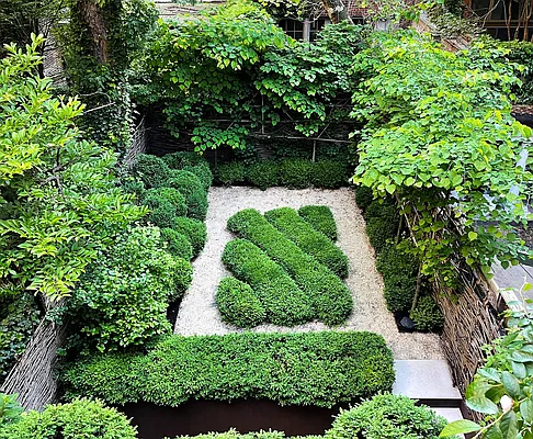 Sold by Douglas Elliman | media 18