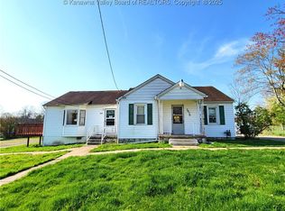 3076 Summerlee Rd, Oak Hill, WV 25901