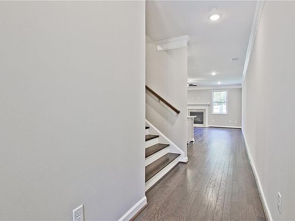5th image of 1102 Lawanna Dr #2