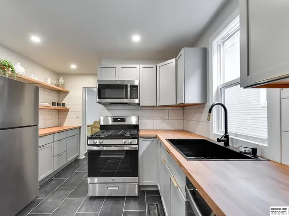 4504 S 19th St, Omaha, NE 68107