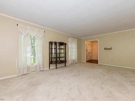 5th image of 651 Deerwood Dr