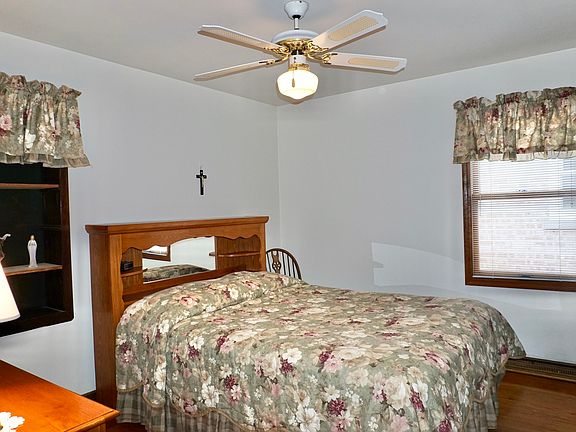 5th image of 4713 N Oconto Ave